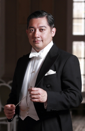 アドリアン・プラバーヴァ（指揮）  Adrian Prabava, conductor